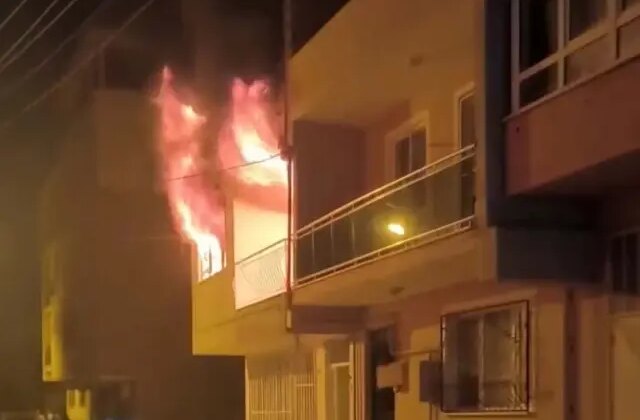“Borcum var” diyerek ateşe verdiği evde hayatını kaybetti