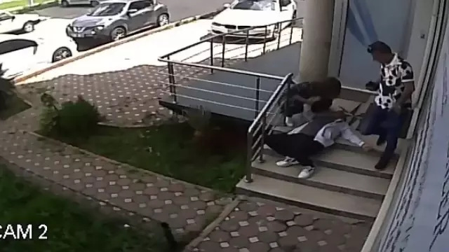 Fıtık için doktora gitti, muayenehanenin önünde kalp krizi geçirdi