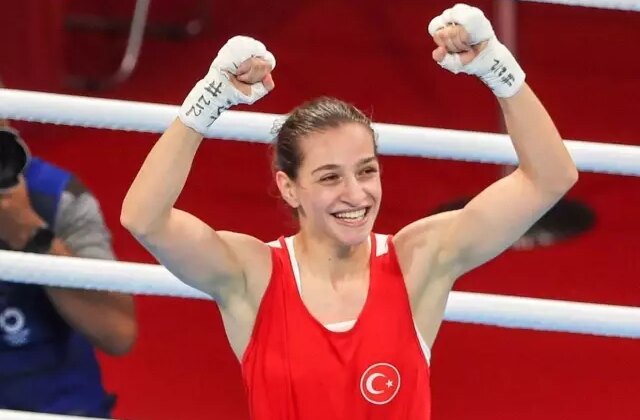 Buse Naz Çakıroğlu, Dünya Boks Şampiyonası’nda çeyrek finale yükseldi