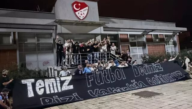 Büyük protesto: Trabzonspor taraftarı, TFF binasına gitti