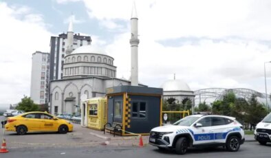 Cami tuvaletinde bıçaklı kavga! Hastanede yaşam savaşı veriyor