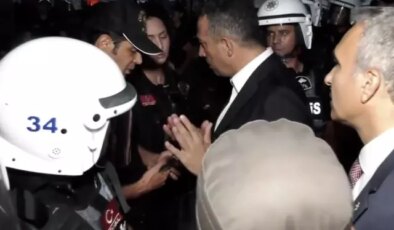 Çevik kuvvet ekipleri CHP İstanbul İl Başkanlığı önünde toplandı