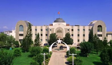 CHP’li Aksu Belediyesi’nde üç başkan yardımcısı istifa etti