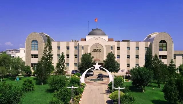 CHP’li Aksu Belediyesi’nde üç başkan yardımcısı istifa etti