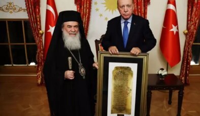 Cumhurbaşkanı Erdoğan, Kudüs Rum Patriği Giannopoulos’u kabul etti