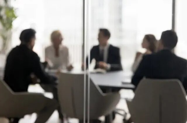 Dev banka binlerce çalışanını işten çıkarıyor