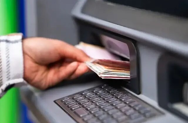 Dev banka nakit işlemlerini tamamen sonlandırdı, tüm ATM’leri kapattı