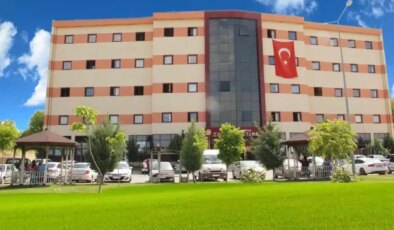 Devlet hastanesi doktoru para vermeyeni rehin aldı, veresiye defteri tuttu