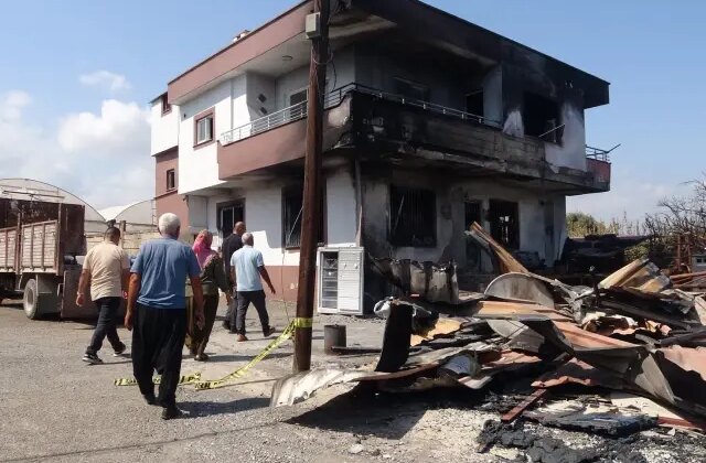 En mutlu günlerinde küle dönen evlerinden mucize çıktı