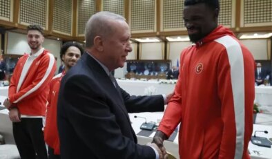 Erdoğan ile Bona arasındaki güldüren diyalog: İyiyim abi, sen nasılsın?