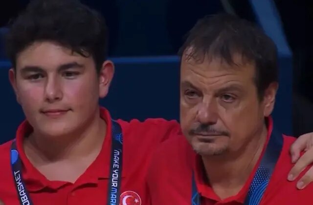 Ergin Ataman, Almanya maçı sonrası gözyaşlarına hakim olamadı