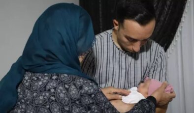 Eve dönen aile bebeğin kıyafetlerini çıkarınca şoke oldu: DNA testi istedim