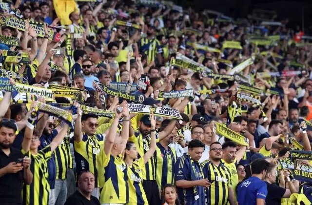 Fener’in başına talihi kuşu kondu! Yıldız futbolcuya çuvalla para teklif edildi