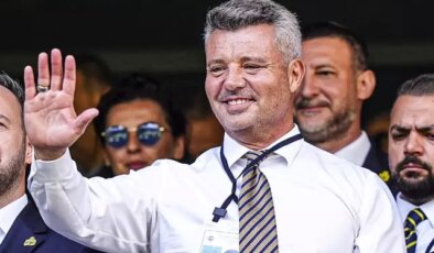 Fenerbahçe Başkan Adayı Sadettin Saran açıklamalarda bulunuyor