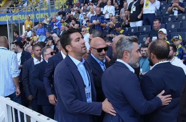 Fenerbahçe başkan adaylığından çekilen Hakan Bilal Kutlualp, yoğun ilgiyle karşılandı