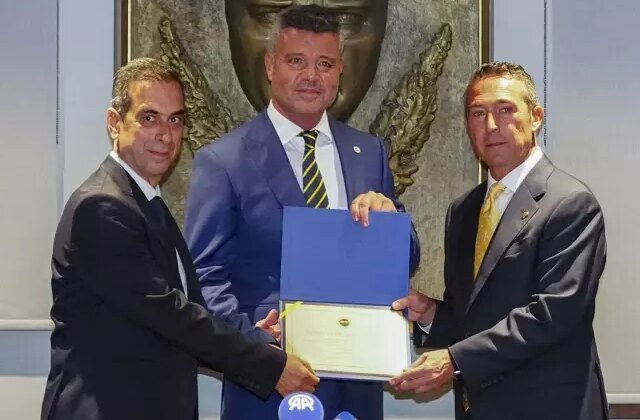 Fenerbahçe Başkanı Sadettin Saran ve yönetim kurulu üyeleri mazbatalarını aldı