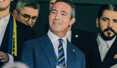Fenerbahçe Başkanı ve Başkan Adayı Ali Koç, açıklamalarda bulunuyor