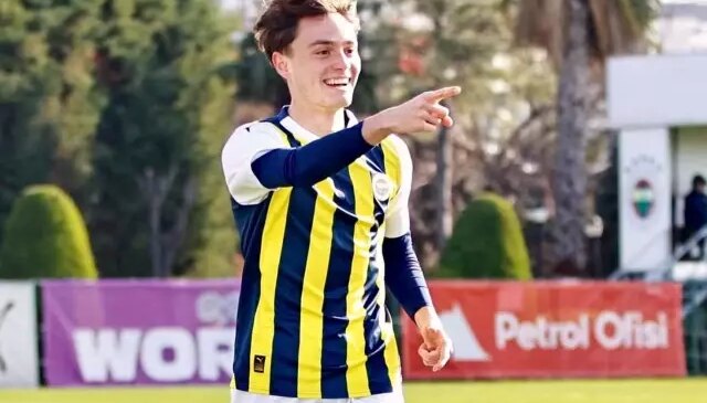 Fenerbahçe’de ayrılık! Emirhan Arkutcu 3 yıllık imzayı attı