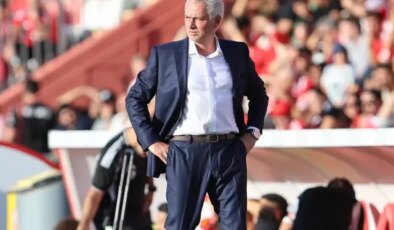 Fenerbahçe’de kazakla maça çıkan Mourinho’nun Benfica’daki yeni tarzı dikkat çekti