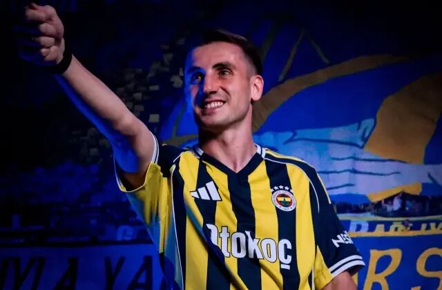 Fenerbahçe, Kerem Aktürkoğlu ile 4 yıllık sözleşme imzaladı
