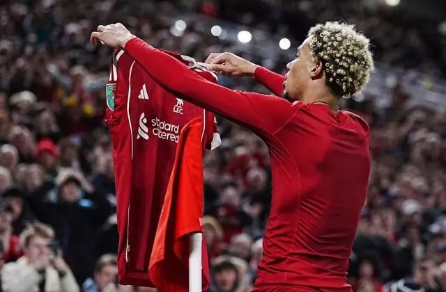 Formasını çıkarıp kırmızı görmüştü, Liverpool, Ekitike’ye cezayı kesti