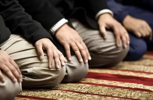 Fransa’da skandal olay! Camilerin önüne domuz kafaları bırakıldı