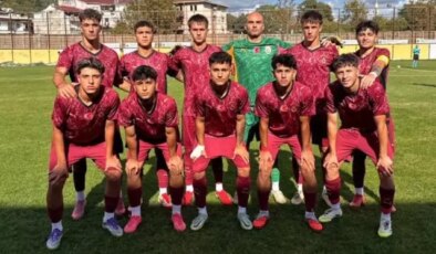 Galatasaray’ın gençleri Frankfurt’a direnemedi