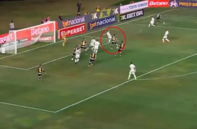Galatasaray’ın kovar gibi yolladığı futbolcu ilk maçında topukla gol attı