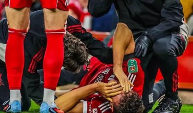 Galatasaray’ın rakibi Liverpool’a kötü haber! Genç yıldız sezonu kapattı