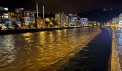 Giresun’u şiddetli yağış vurdu! Heyelan oluştu, yollar göle döndü