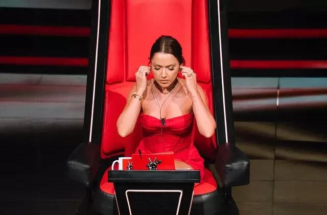 Hadise’den dergi kapağında cesur tarz