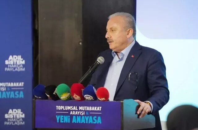 HÜDA PAR’dan anayasa çalıştayı! Eski TBMM Başkanı’ndan dikkat çeken sözler