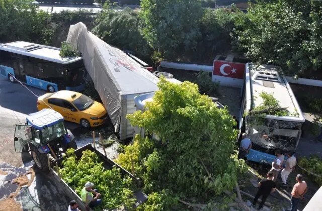 İki araç ile polis memuruna çarpan tır körpüden uçtu; 1 ölü, 2 yaralı