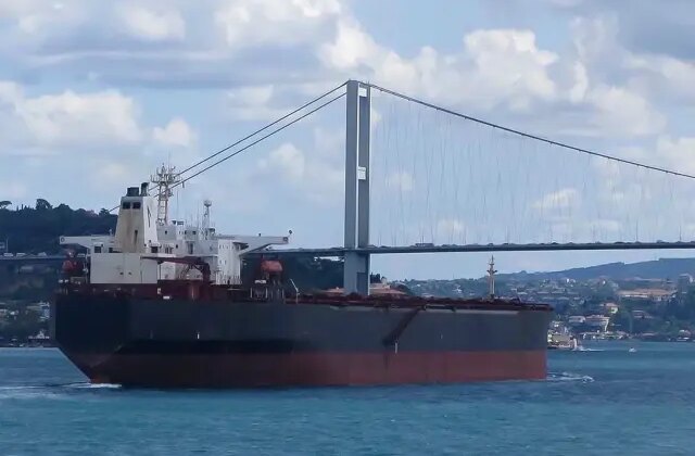 İstanbul Boğazı’nda gemi trafiği askıda! 98 metrelik kargo gemisi arızalandı