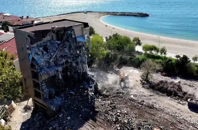 İstanbul’un ikonik oteli yıkıldı! Ünlü siyasetçi burada evlenmişti
