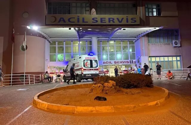 Kavga ettiği adamı ve 14 yaşındaki kızını tabancayla vurdu