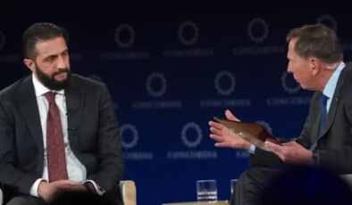Kendisini yakalan eski CIA şefi ile Şara arasında dikkat çeken diyalog
