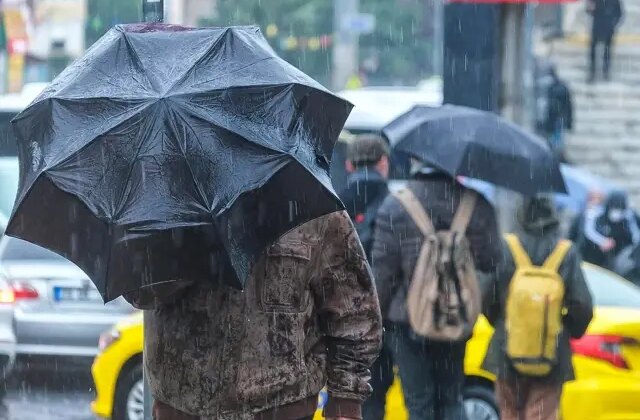 Kışlıkları çıkarın! Yeni haftada sıcaklıklar düşecek, sağanak devam edecek