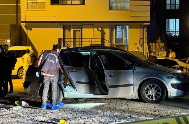 Ayrılmak isteyen hemşire sevgilisi ile erkek kardeşini vurup, intihar etti