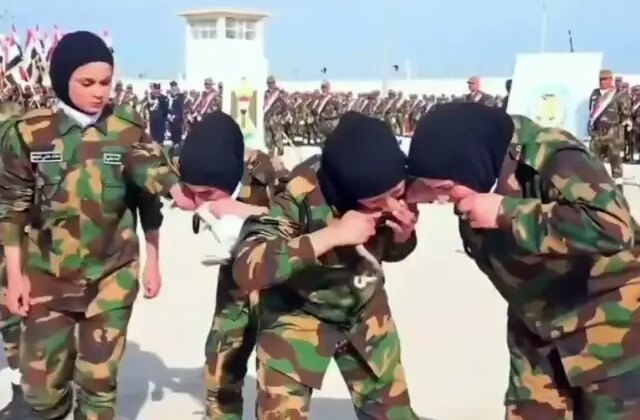 Komşu ülkede orduya katılan kadın askerlerin yaptığı rezilliğe bakın