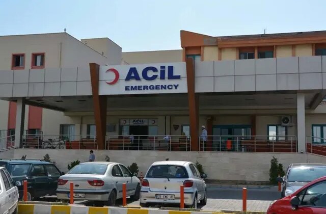 Lise öğrencisi babasını öldürüp, annesini yaraladıktan sonra intihara kalkıştı
