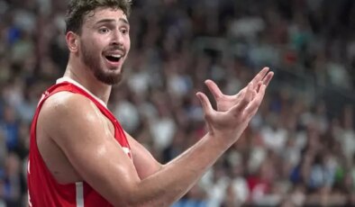 Maç bitti ama atmaya devam ediyor! Alperen’den Yunanistan’a bomba gönderme