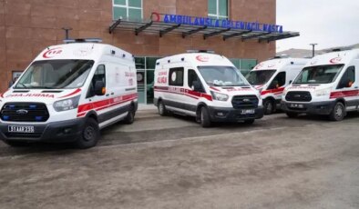 Manisa’da otomobil ile kamyon çarpıştı: 5 ölü