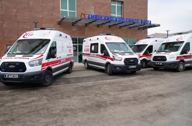 Manisa’da otomobil ile kamyon çarpıştı: 5 ölü, 6 yaralı