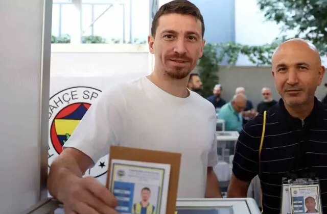 Mert Hakan’dan tüzüğe aykırı hareket