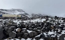 Eylülde mevsimin ilk karı yağdı, ortalık beyaza büründü
