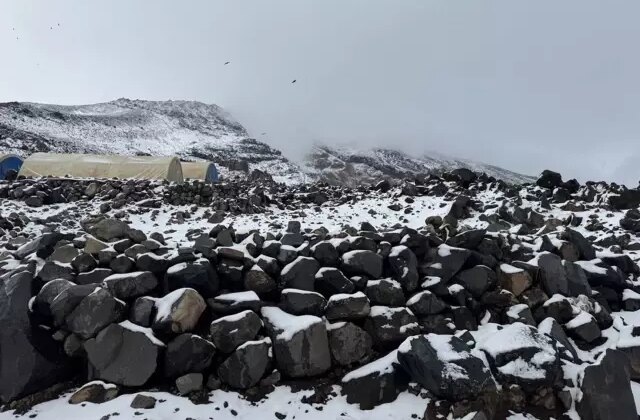 Eylülde mevsimin ilk karı yağdı, ortalık beyaza büründü
