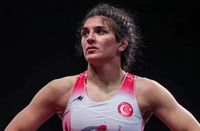 Milli güreşçimiz Nesrin Baş, Dünya ikincisi