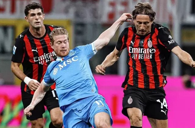 Artık yenilmez değiller! Napoli’ye Milan darbesi