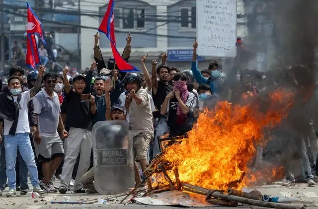 Nepal’de sosyal medya yasağı sokakları karıştırdı: 13 ölü